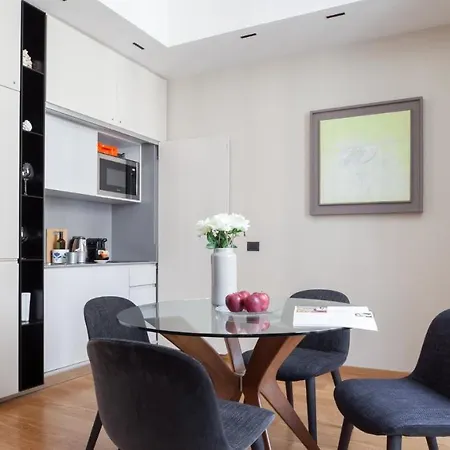 Apartment Plum Guide - Chestnut Rome