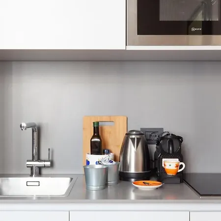 Apartment Plum Guide - Chestnut *